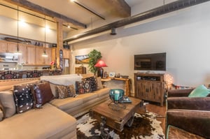 Luxury Loft in  Downtown Ouray - Overlooking Main Street - w/Air Conditioning