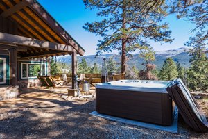Pet Friendly Cabin with Hot Tub Views, Deck, Fire Pit - 14 Minutes to Purg