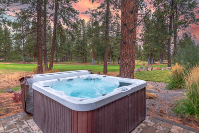 Private Hot Tub ~ Luxury Home ~ Close to Bachelor! 