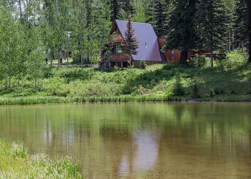 Cabin Over Looking Pond - Private Hot Tub - BBQ - 2 Miles from Purgatory