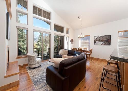 Luxury Ski In/Out townhome on Creek - Great Views