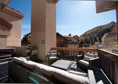 Remodeled Penthouse - Ski In/Out - Huge Decks/Views - Private Hot Tub/Sauna
