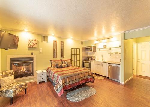 Sparkling Clean First Floor Condo ~ Walking Distance to Downtown Bend!