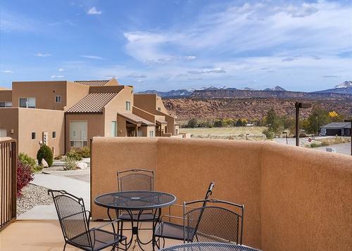 Amazing Redrock Views | Near National Parks | Pool Hot Tub