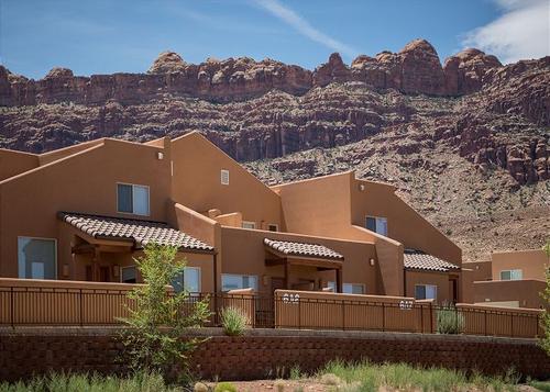 Spotless Townhome - Dog Friendly- Red Rock & Mtn Views - Pool/Hot Tub 6A8
