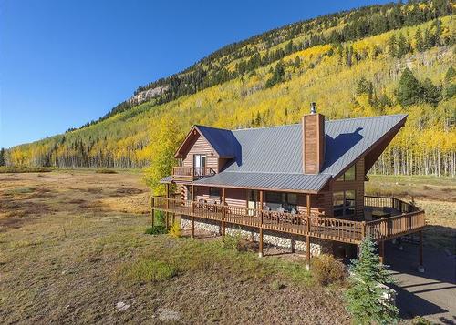 Classic Colorado Log Cabin - Unmatched Views of Engineer Mtn - 3 Mins to Purg