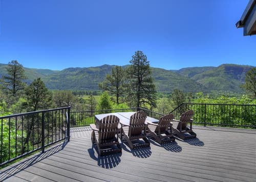 Luxury Home with Amazing Views, Decks & Hot Tub - 15 Min to Downtown Durango