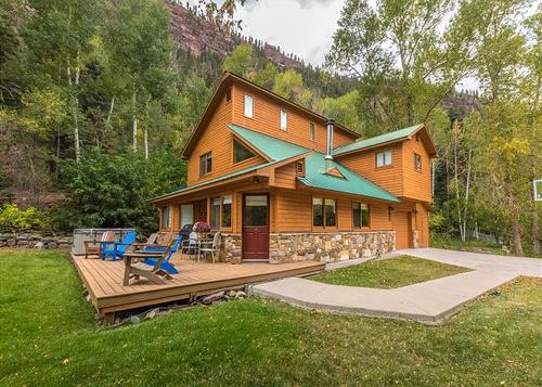 Mountain home near Riverwalk!  Gorgeous Views & Outdoor Space, Hot Tub
