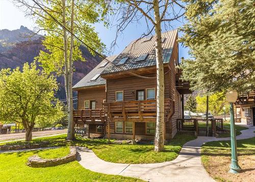 Affordable Condo-Walk to Downtown Ouray- Patio and Grill