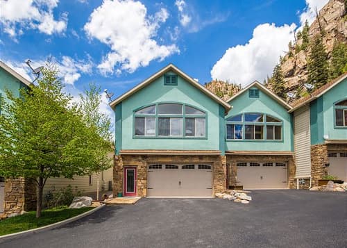 Stunning Townhome - Across from Ouray Hot Springs - Walk to Downtown
