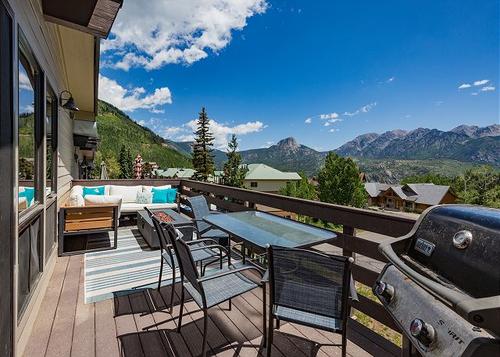 Open Concept Luxury Condo - Huge Deck w/Fire Pit & Views -Steps to the Slopes