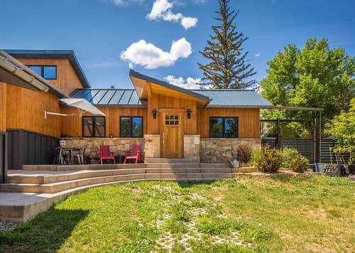 New Listing!  Cozy Modern Mountain Getaway - Private Yard - Pet Friendly!