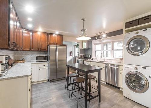 **New Listing** Newly Remodeled Condo -Downtown Ouray!