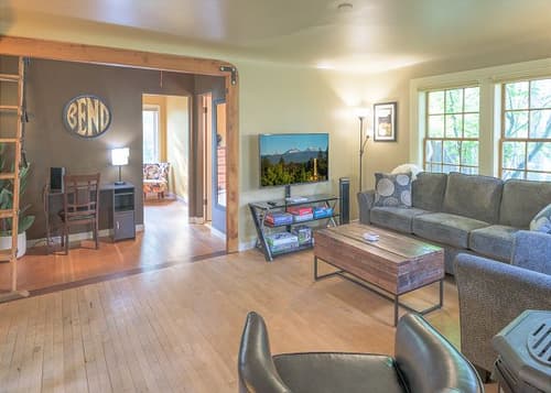 New Listing! Bend Cottage ~ Dog Friendly ~ New Furniture!