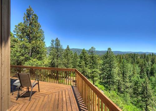 Updated Home with Amazing Views and Deck - 10 Minutes to Purgatory