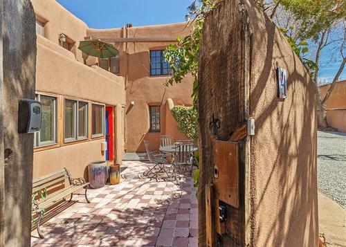 Authentic Santa Fe Casita in Great Location - Walk to Plaza and Canyon Road