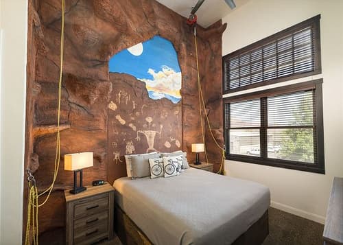 Unique Stay in Downtown Moab! Master Bedroom Climbing Wall - Elevated Bunks