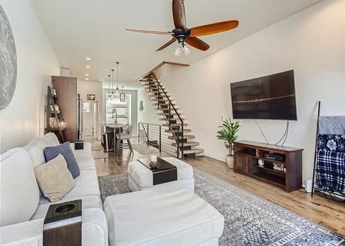 Beautiful, Modern Row Home - Executive Rental
