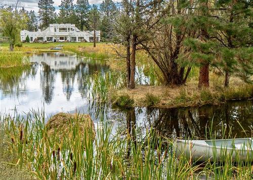 One-Of-A-Kind Luxe Private Retreat ~ Oasis/Ponds/Golf/Hot Tub/Near Town