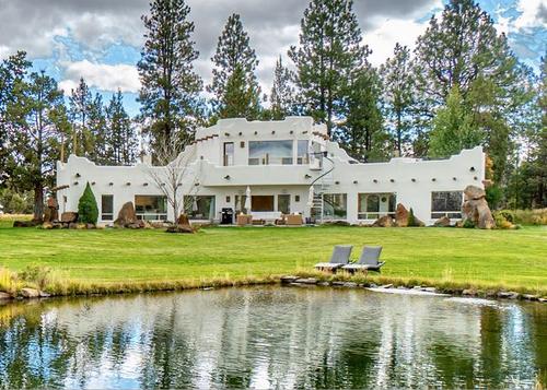 One-Of-A-Kind Luxe Private Retreat ~ Oasis/Ponds/Golf/Hot Tub/Near Town