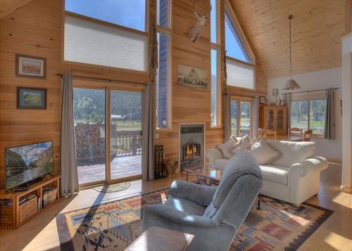 New Listing! Cozy Mountain Cabin - Outdoor Firepit - Near Wolf Creek Ski Area