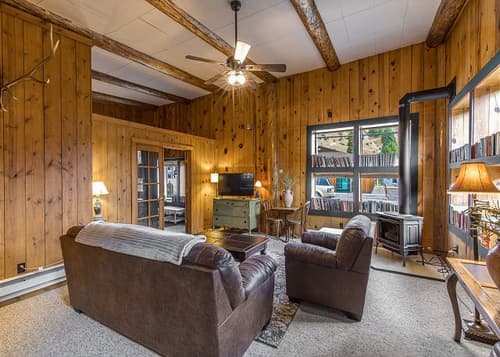 Cozy Bungalow in the Heart of Historic Downtown Creede!