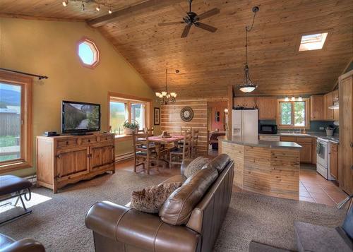 Close to Wolf Creek Ski Area/Private Hot Tub/ATVs Welcome/Firepit 