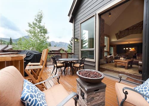 Corner Cascade Village Condo - Largest deck - Fire Pit - Views - Heated Pool