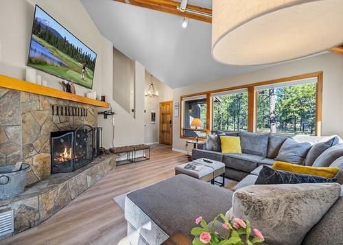 Sunriver Home ~ Private Hot Tub ~ Fireplace ~ SHARC passes~PAC MAN~Ping Pong!
