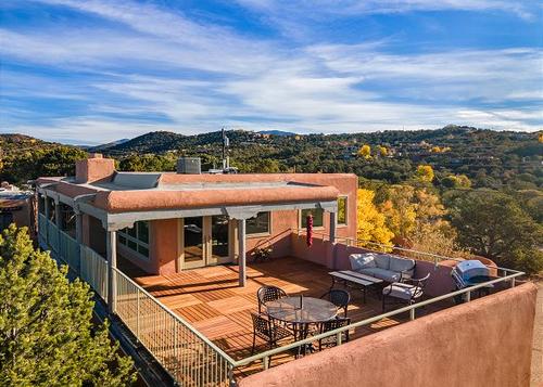 New! Tranquil Mountain Retreat with Roof Top Deck - 7 Mins to Santa Fe Plaza