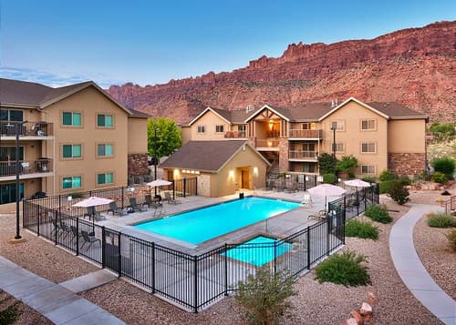Affordable Redcliff Condo | Pool/Hot Tub | Close to Town & Attractions
