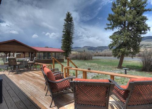 New Listing! Riverfront Access - Fire Pit / Deck / Fireplace - ATV's Welcome