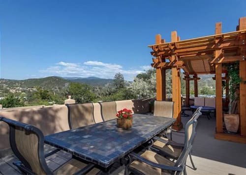 New Listing! Stroll to Canyon Rd, Expansive Mountain Views, Tranquil Retreat