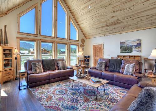 New Listing! Newly Constructed Mtn Cabin, EV Charger, Hot Tub, Garage
