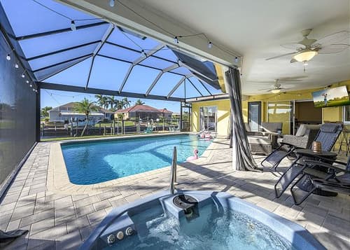 New! Gulf Breeze Haven - Dog Friendly - Hot Tub - Pool - Canal-Gulf Access