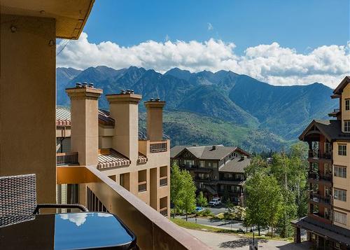 Ski in/Ski Out Condo - Corner Unit - Large Decks and Awesome Views