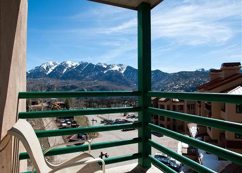Updated Ski in/Ski Out Studio - Great Views - Deck - Affordable