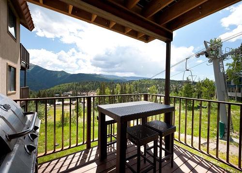 True Ski in/Ski Out - Just Remodeled - Amazing Views