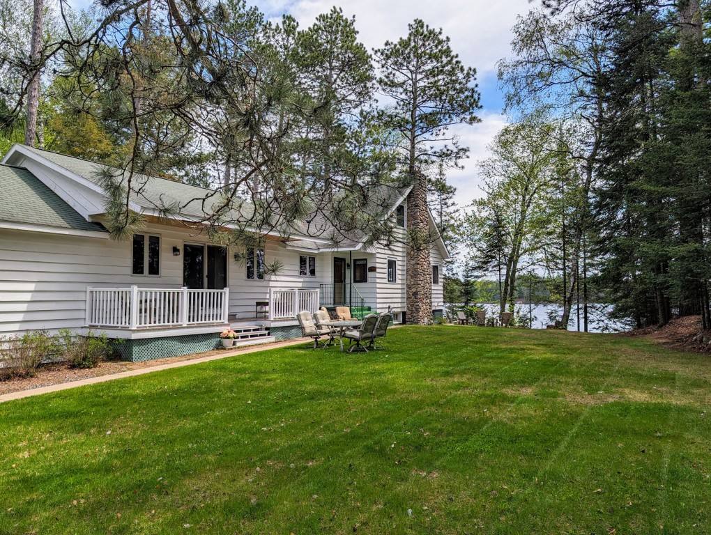 lakefront cabins northwoods